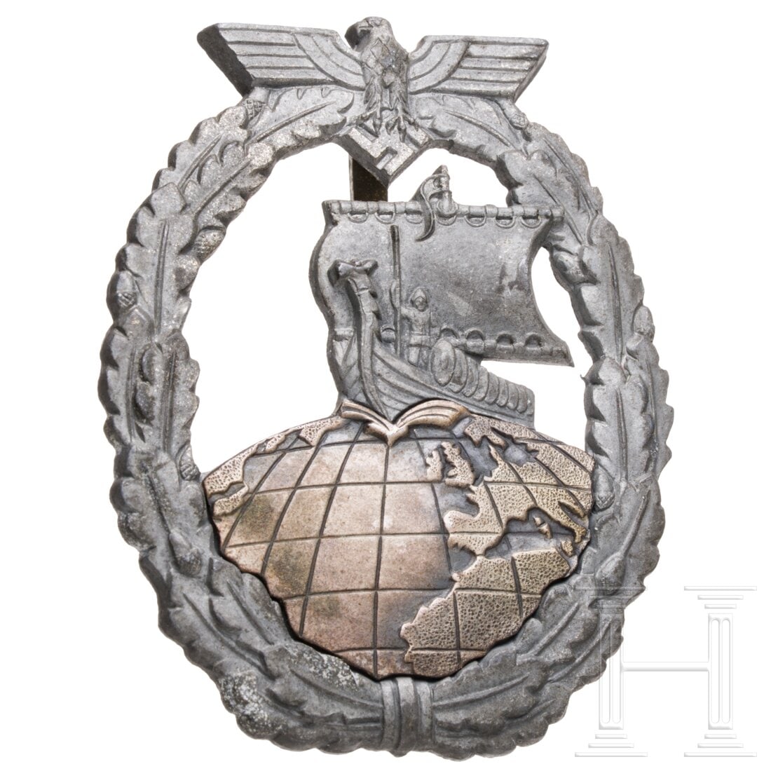An Auxiliary Cruiser Badge, manufacturer S & L (1 of 2)