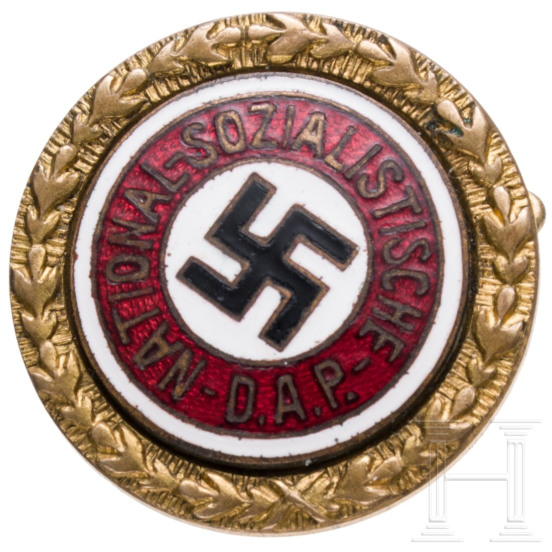 A golden honour party badge of the NSDAP in 24 mm version: A golden honour party badge of the NSDAP in 24 mm versionKleine 24-mm-Ausführung für den Zivilanzug aus vergoldetem Buntmetall mit aufgelötetem, emailliertem Medaillon. Rs. Querbroschierung mit Her