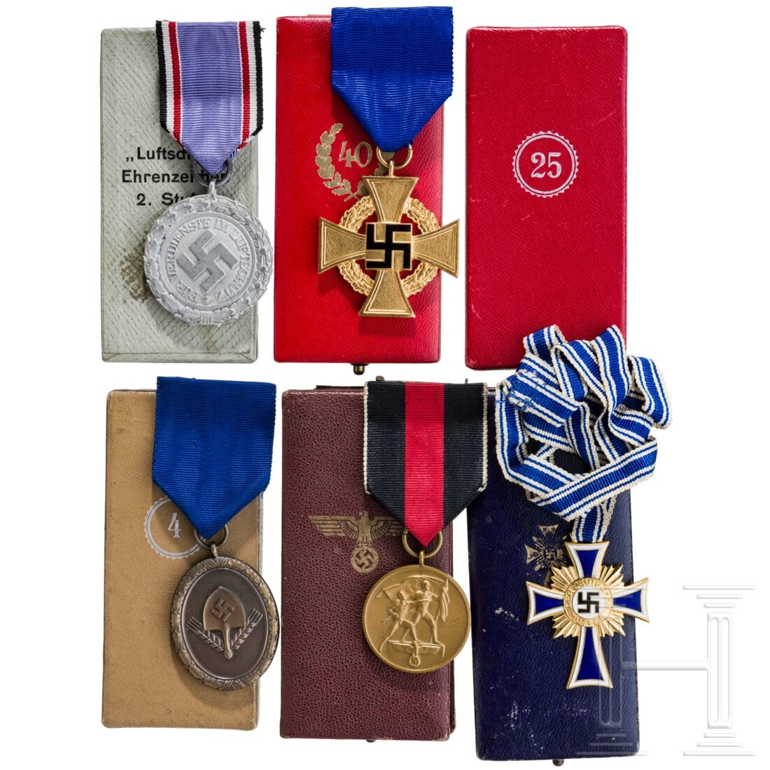 A medal collection, with cases of issue: A medal collection, with cases of issueTreudienst-Ehrenzeichen für 40 Jahre, Luftschutz- Ehrenzeichen 2. Stufe, Medaille zur Erinnerung an den 1. Oktober 1938, Mutterkreuz in Gold, RAD-Dienstauszeich