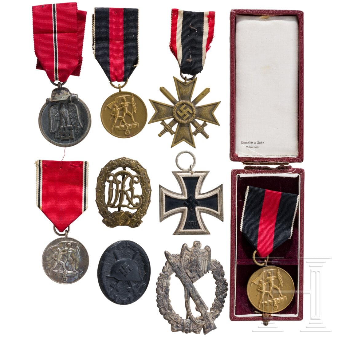 Nine decorations: Nine decorationsEK 2 (ohne Band, in Ring "120"), ISA in Silber (Hohlprägung), zwei Erinnerungsmedaillen 1.10.38 (davon eine in gebrochenem Etui) und eine 13.03.38, ein Reichssportabzeichen (Hakenkreu
