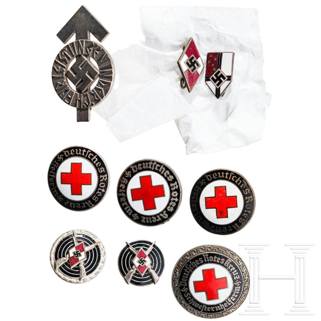 HJ and other badges: HJ and other badgesHJ Mitgliedsabzeichen, Leistungsabzeichen Silber, Schieß- und Scharfschützenauszeichnungen. Mitgliedsabzeichen Kolonialbund und vier DRK-Broschen. Teils beschädigt.Condition: II