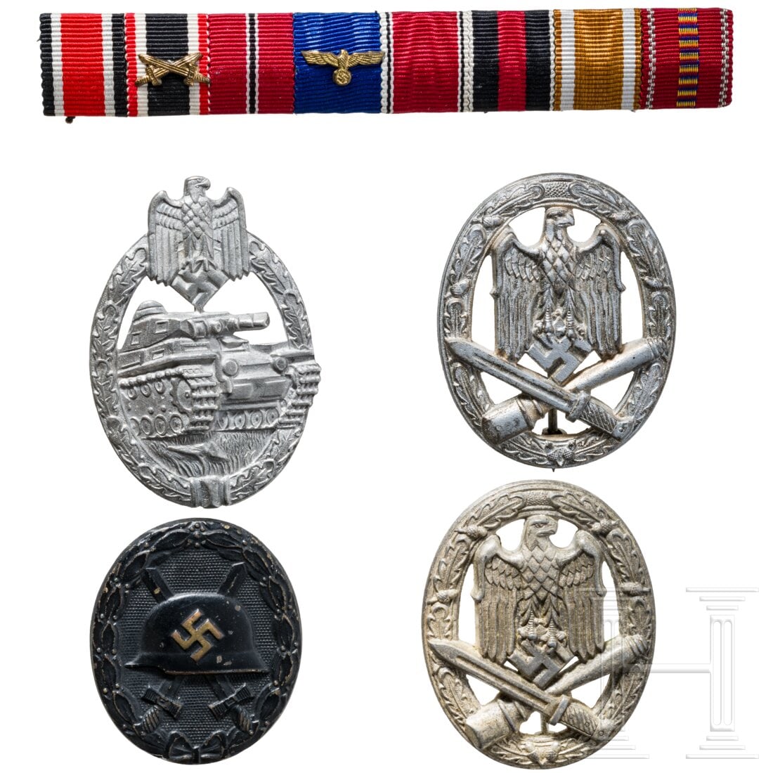 Three Assault badges: Three Assault badgesJeweils massive Feinzinkausführungen, zwei unsignierte Allgemeine Sturmabzeichen und ein Panzerkampfabzeichen in Silber des Herstellers KWM. Dazu ein VWA in Schwarz und eine