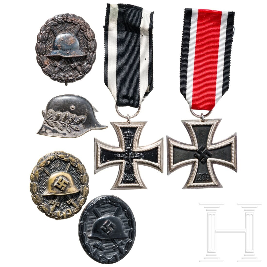 Five orders: Five ordersEin EK II von 1914 und eines von 1939. Ein VWA in Schwarz von 1918, eines von 1939 1. Modell ("Legion Condor") und ein 2. Modell. Dazu eine Auflage für ein Fotoalbum Condition: II