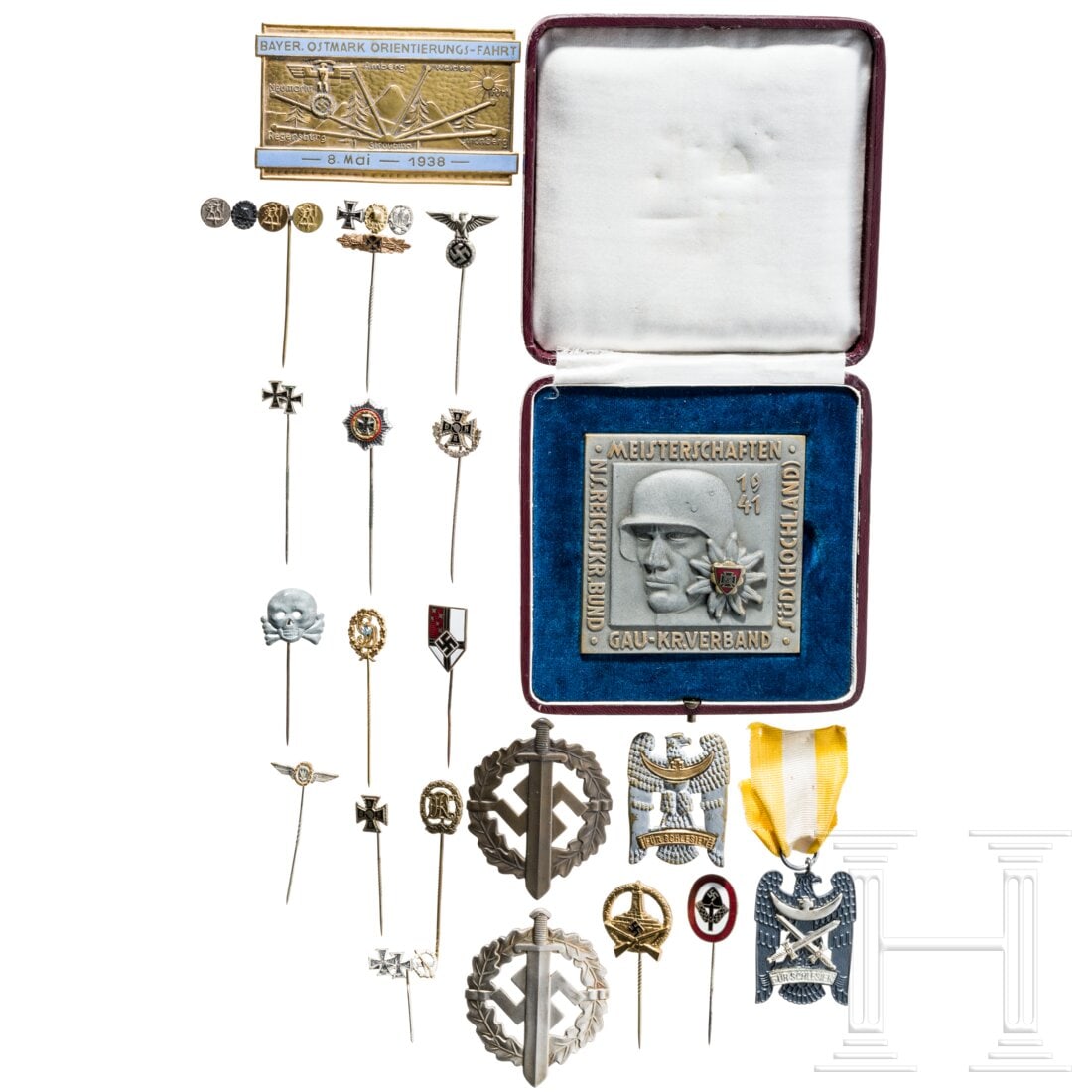 Two plaques and various badges: Two plaques and various badges Rechteckige Zinkplakette des Kriegerverbandes Süd Hochland 1941 im Etui. Rechteckige Buntmetallplakette zur NSKK Bay. Ostmark Orientierungsfahrt 1938. SA-Sportabzeichen