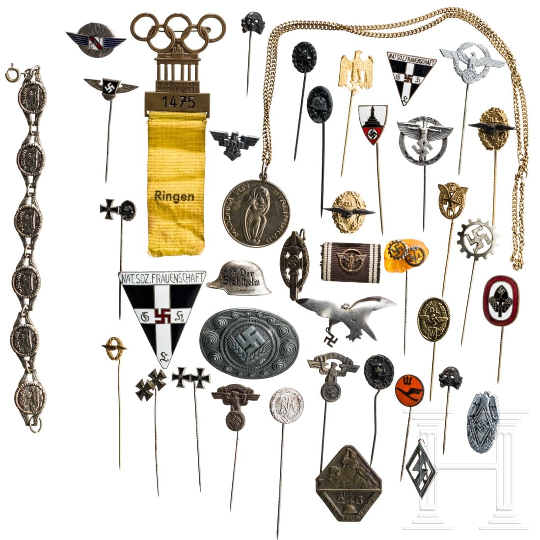 Ca 40 miniatures and badges: Ca 40 miniatures and badgesMitgliedsabzeichen von NSKK, NSFK, DLV, SA, DAF, RAD, Polizei, Kyffhäuserbund, RDB, Frauenschaft u.a. Sowie Miniaturen, ein Teilnehmerabzeichen "Ringen" zur XI. Olympiade