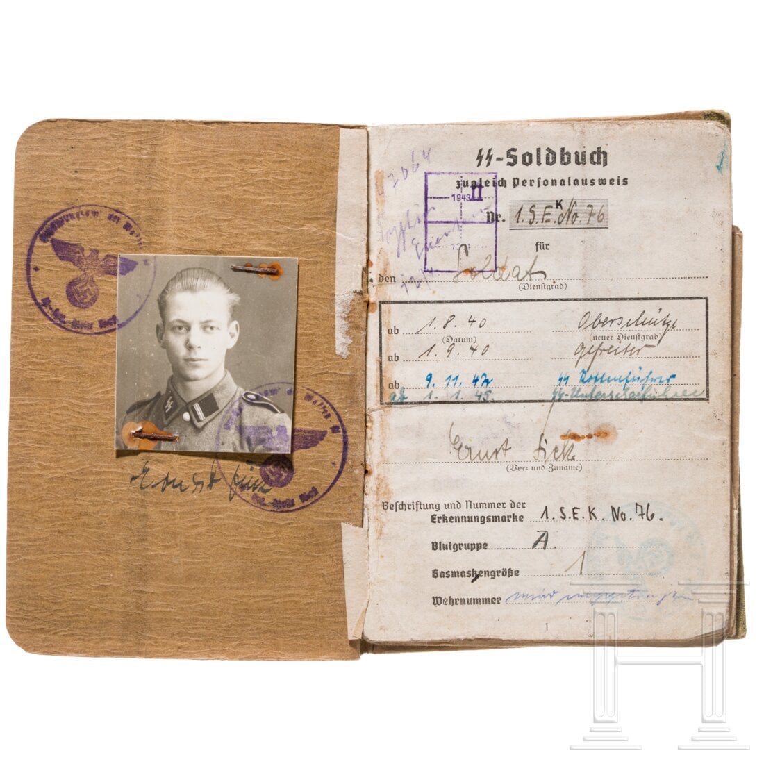 A Soldbuch of an SS-Unterscharführer: A Soldbuch of an SS-UnterscharführerSS-Soldbuch, ausgestellt am 16.12 39 von der San.Ers.-Komp. der SS-VT, viele Eintragungen, überwiegend von Sanitätseinheiten sowie der Polizei-Division, mit eing