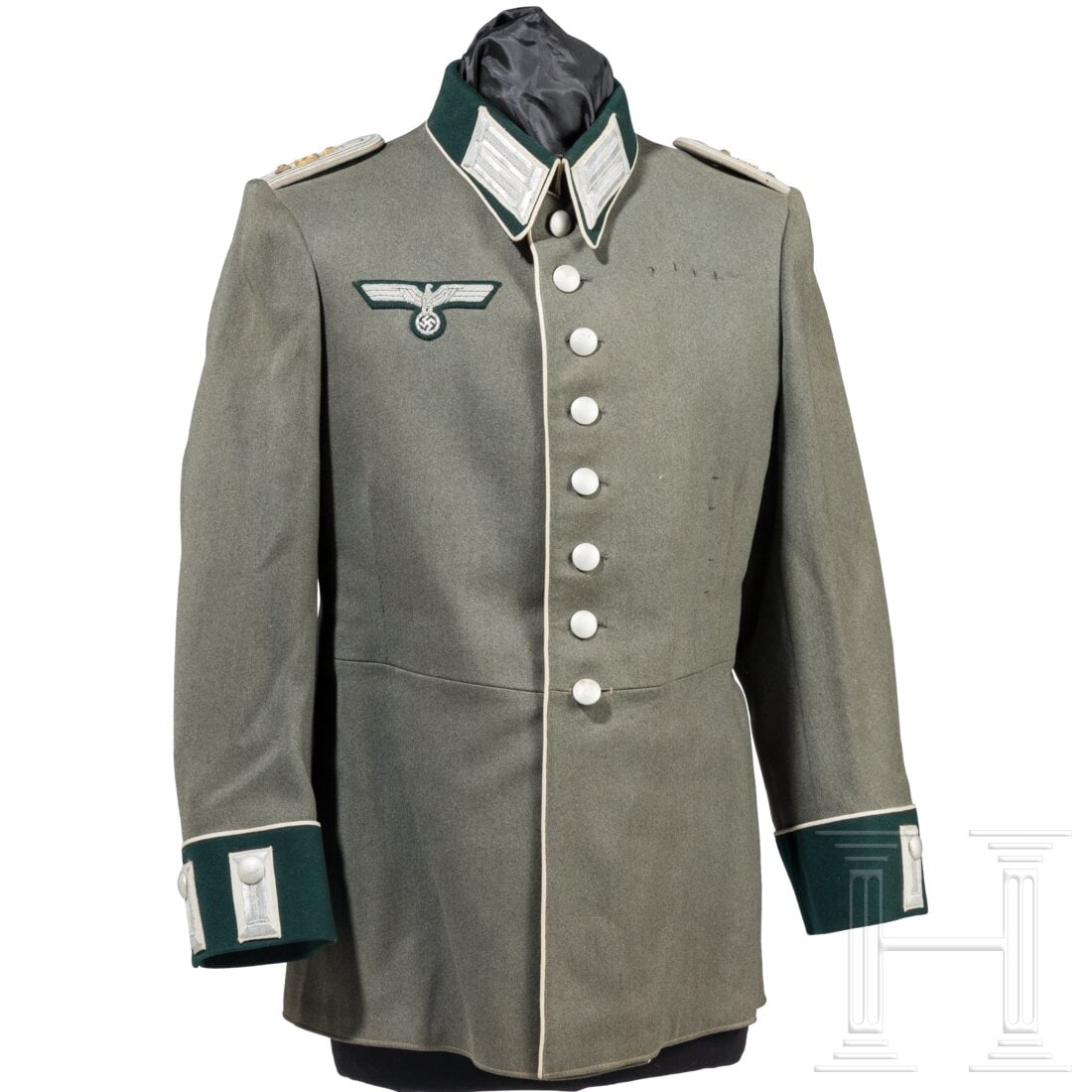 A parade tunic for a Hauptmann d.R. in Infantry Regiment 39 (Münster) (1 of 6)