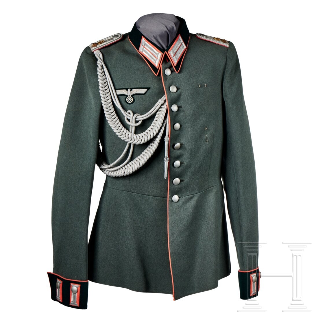 Paraderock für einen Offizier im Panzerregiment 6: Paraderock für einen Offizier im Panzerregiment 6Maßgeschneiderte Uniform aus feldgrauer Gabardine mit dunkelgrünem Kragen und Ärmelaufschlägen, rosa Paspelierung. Silberne Knöpfe und grünes Se