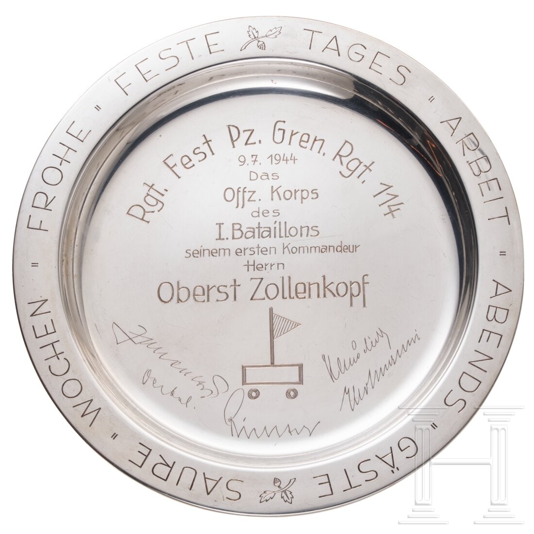 Oberst Helmut Zollenkopf - silver commemorative plate of the Panzer-Grenadier-Regiment 114: Oberst Helmut Zollenkopf - silver commemorative plate of the Panzer-Grenadier-Regiment 114Aufwendig gravierter Silberteller, dieser war ein Geschenk vom Offizierskorps des 1. Bataillons des Panzer-Gre