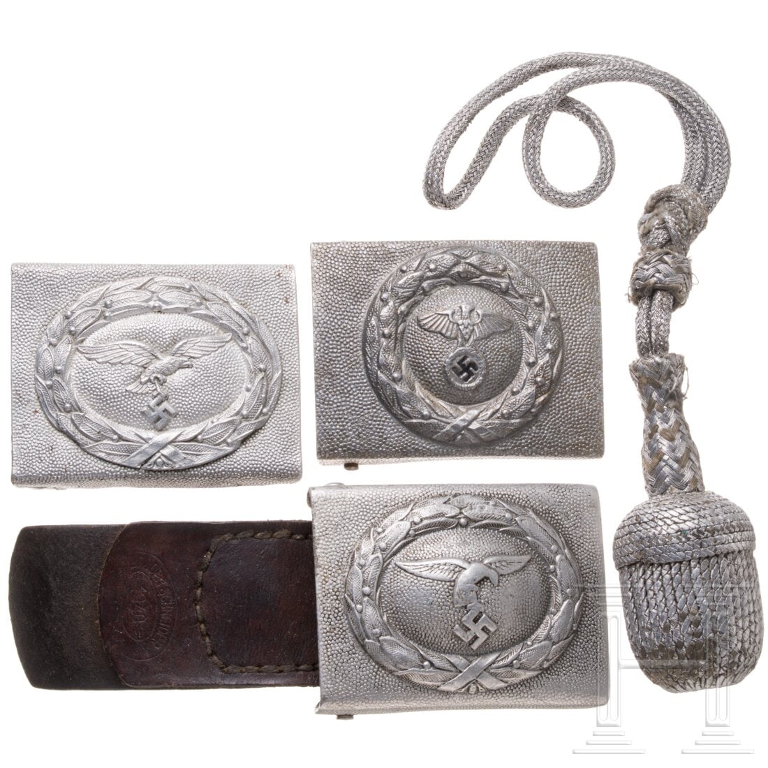 Three belt buckles Luftwaffe/DLV: Three belt buckles Luftwaffe/DLVJeweils in Aluminiumausführung, ein Luftwaffenschloss 1. Modell, die Lederzung punziert "Brüder Schneider 1940 ...", ein 2tes Modell, ein Eigentumsstück mit