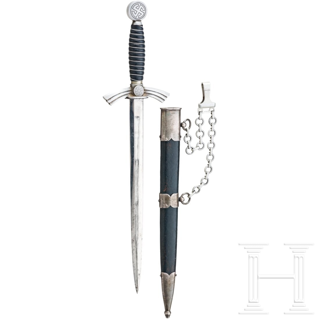 An aviator's dagger M 35: An aviator's dagger M 35Klinge (fleckig) ohne Herstellerlogo. Spritzgussknauf und -parierstange, jeweils vollständig migriert, blau belederter Griff. Die Drahtwicklung ergänzt (the wire winding repl