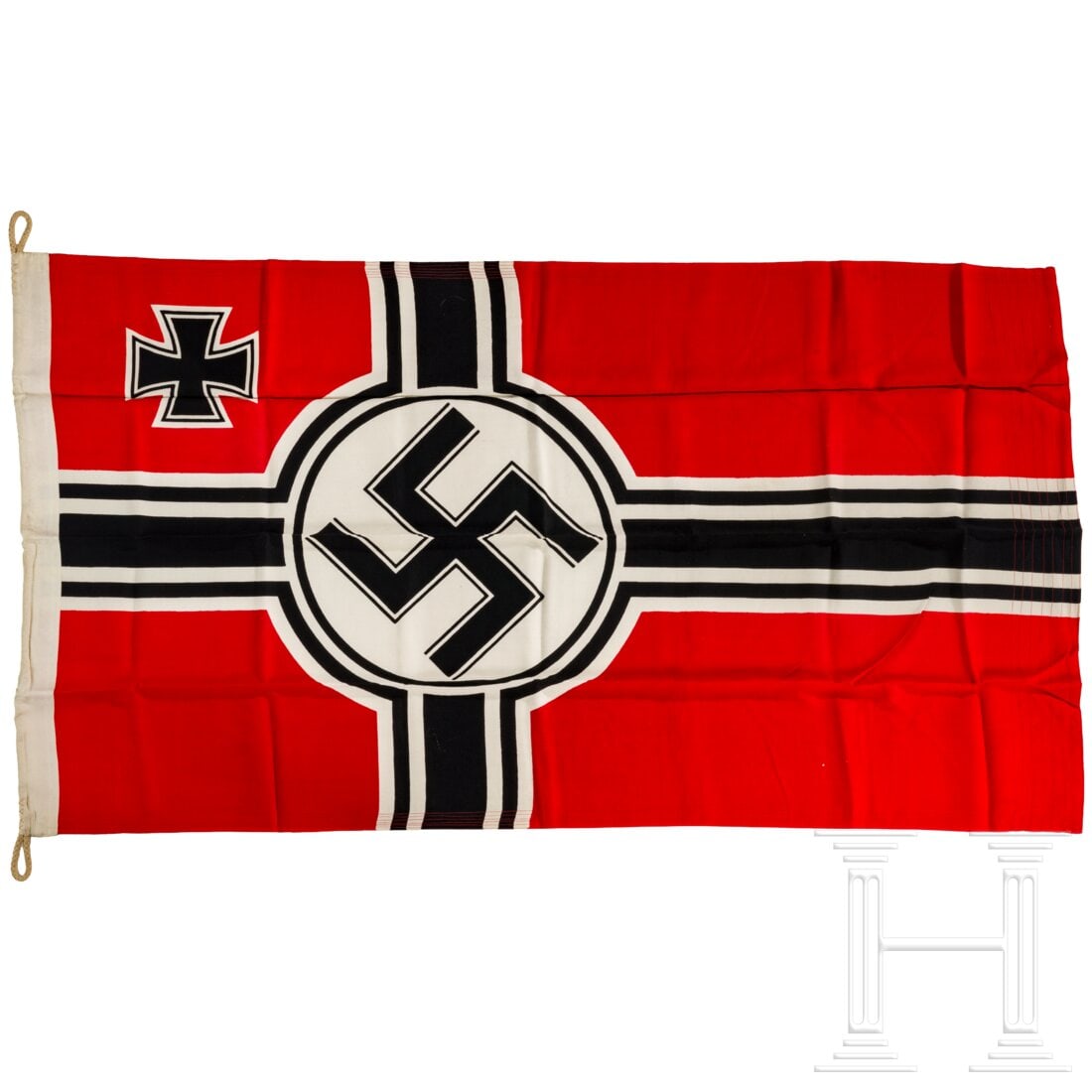 A Reich war flag: A Reich war flagBeidseitig farbig bedrucktes Marinefahnentuch, die Randverstärkung mit vernähter Befestigungsleine und -schlaufe, sowie Aufdruck "Kr.Fl. - 80 x 135 - Lorenz Summa Söhne Oberklotzau"