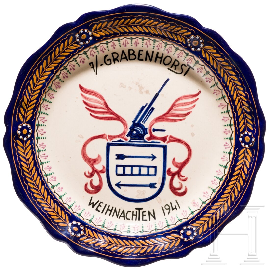 Marine Flak Abteilung 804 "Grabenhorst", a commemorative plate from 1941 by Henriot Quimper: Marine Flak Abteilung 804 "Grabenhorst", a commemorative plate from 1941 by Henriot QuimperFayence-Teller, farbig bemalt, im Zentrum das Wappen der Marine Flak Abteilung 804, datiert "Weihnachten