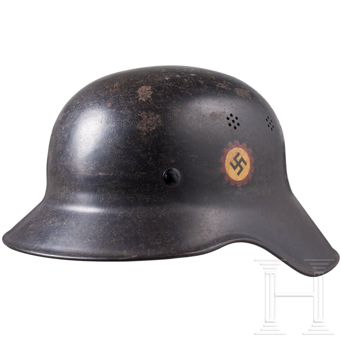 A M 34 air raid helmet belonging to a factory air raid protection unit of the German Labour Front: A M 34 air raid helmet belonging to a factory air raid protection unit of the German Labour Front (DAF)Dunkel überstrichene Eisenglocke mit seitlich je einem Paar Belüftungssieben und beidseitig far