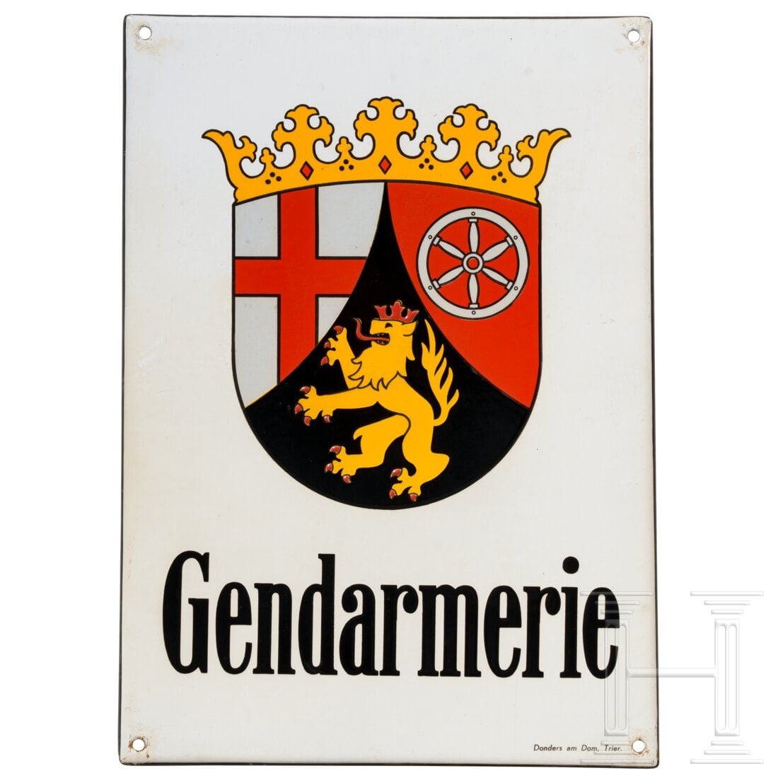 An enamelled shield of the police in Rhineland-Palatinate: An enamelled shield of the police in Rhineland-PalatinateRechteckiges, abgekantetes Eisenblech, mehrfarbig emailliert mit Landeswappen von Rheinland-Pfalz, unten die Signatur "Donders am Dom, Trier". 