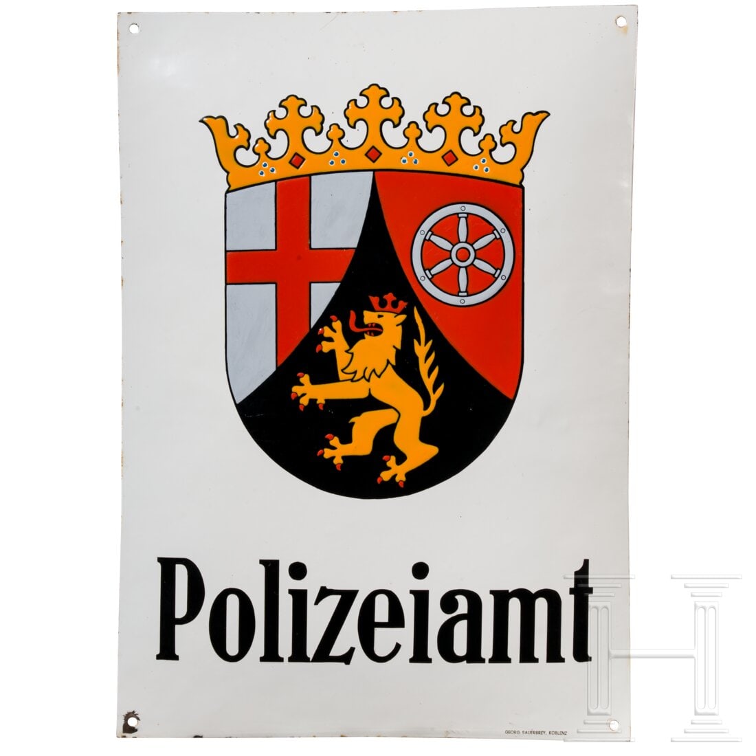 An enamelled shield of the police in Rhineland-Palatinate: An enamelled shield of the police in Rhineland-PalatinateRechteckiges, stärker gewölbtes Eisenblech, mehrfarbig emailliert mit Landeswappen von Rheinland-Pfalz, unten die Signatur "Georg Sauerbrey K