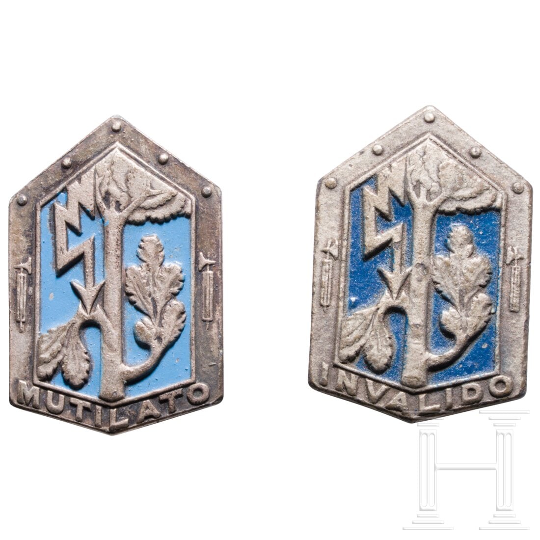 Two RSI uniform badges "Mutilato" and "Invalido": Two RSI uniform badges "Mutilato" and "Invalido"Jeweils Metallabzeichen mit hell- bzw. dunkelblauer Kaltemaille, am Unterrand entsprechende Inschrift. Rückseitig mit Vertikalbroschierung.Condition: I
