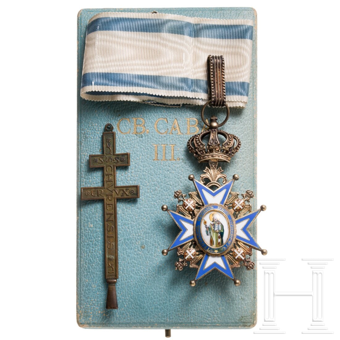 Kingdom of Serbia - an Order of St. Sava 3rd Class in case of issue: Kingdom of Serbia - an Order of St. Sava 3rd Class in case of issueHalskreuz 3. Modell (1921-1941), Silber vergoldet, beidseitig fein emailliert, am langen konfektionierten Halsband, im originalen Etu