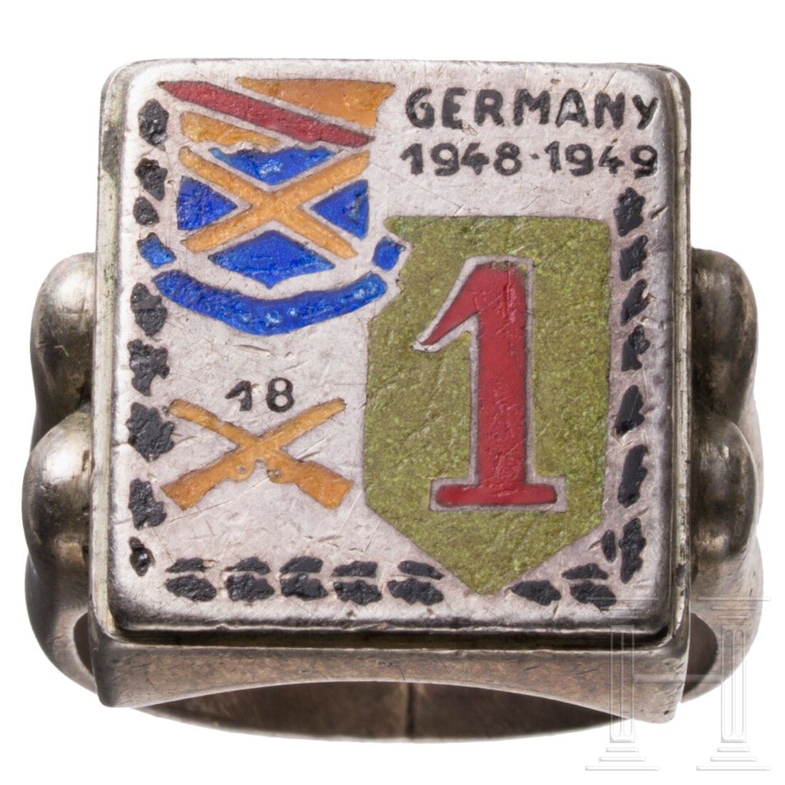 An enamelled silver ring of an occupation soldier in Germany (1948-49): An enamelled silver ring of an occupation soldier in Germany (1948-49)Der Ring mit dem emaillierten Regimentswappen seiner Einheit sowie der Inschrift "Germany 1948-1949", Silberring mit Feingehaltspu