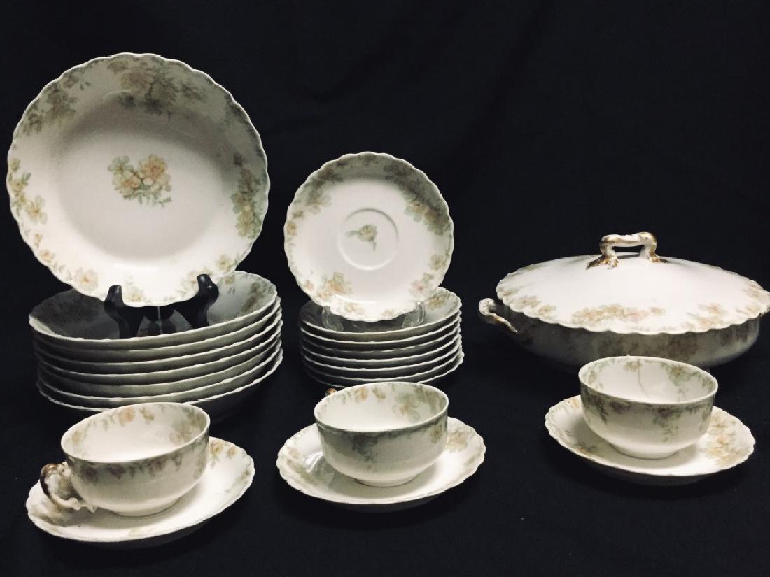 24 PIECE HAVILAND FRANCE CHINA "COUNTESS" PATTERN: 24 Haviland France limoge china pattern name is "COUNTESS". Consist of -12 saucers measurers approx 5", -8 bowls measures 7" -3 teacups measuring approx 3 1/2", -1 oval covered bowl measuring approx 8