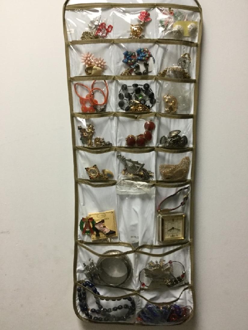 LOT OF 90+ VINTAGE COSTUME JEWELRY 2 SIDED BAG +++ (1 of 6)