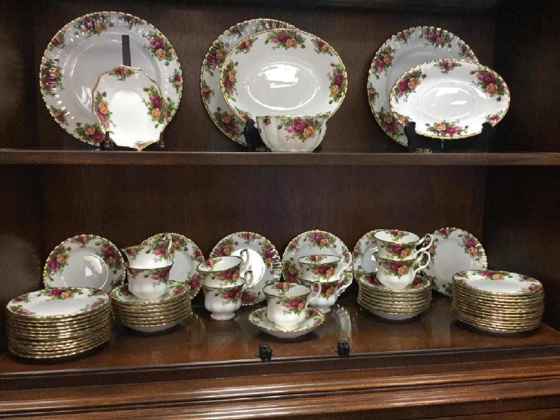LOT OF ROYAL ALBERT "OLD COUNTRY ROSE" CHINA 61 PC Dec 04, 2018