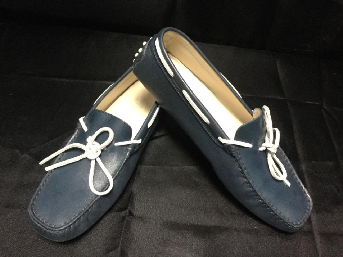 TODS NAVY W/ GRAY SUEDE TIES CLASSIC LOAFERS 39.5: In excellent and never worn condition, as pictured. Navy blue with gray suede ties and in a size 39.5. Beautiful classic loafer slippers.