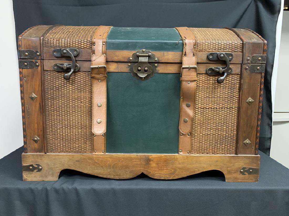 ANTIQUE WOOD VICTORIAN LEATHER STEAMER TRUNK CHEST (1 of 11)