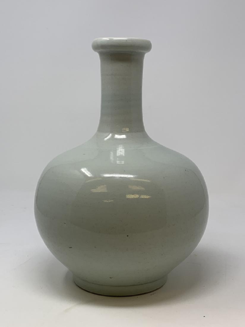 FINE QING CHINESE CELADON VASE GREAT CONDITION (1 of 9)