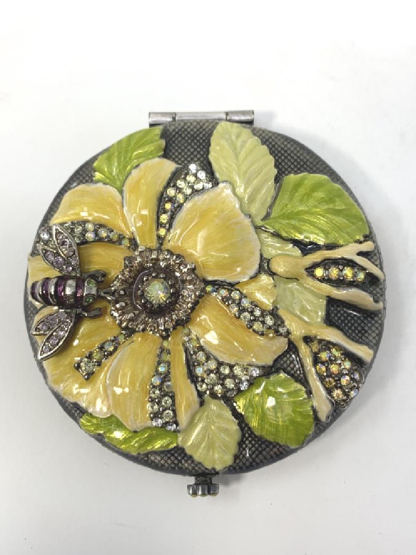JAY STRONGWATER ROUND ENAMELED COMPACT WITH BEE (1 of 4)