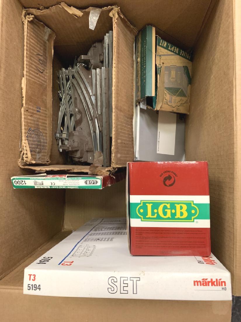 MISCELANIOUS TRAIN PARTS (1 of 5)