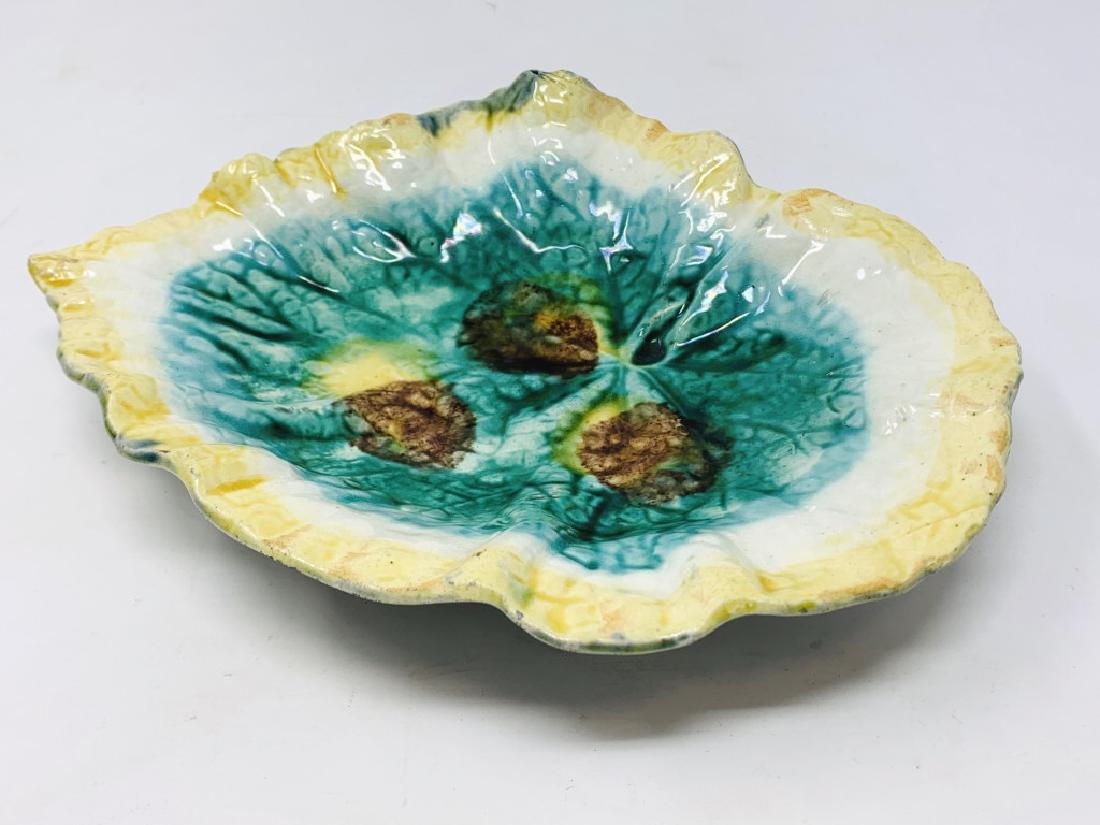 19TH CENTURY ETRUSCAN MAJOLICA DISH (1 of 4)