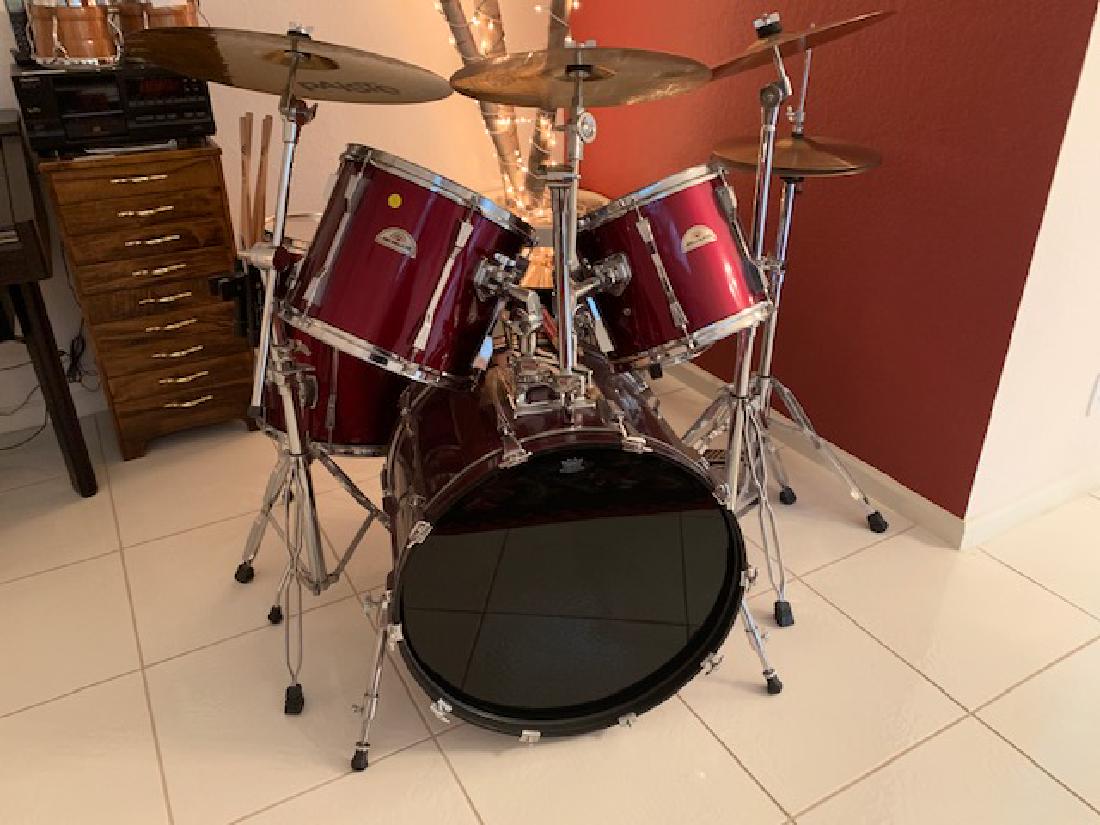 8 PIECE DRUM SET IN FABULOUS CONDITION (1 of 5)