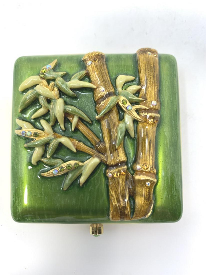 GREAT JAY STRONGWATER RAISED FLORAL COMPACT: Measures 2 1/2" squared, in new condition made for Este Lauder. It has new unused make up.Signed Jay Strongwater inside. 3 rd party shipping required