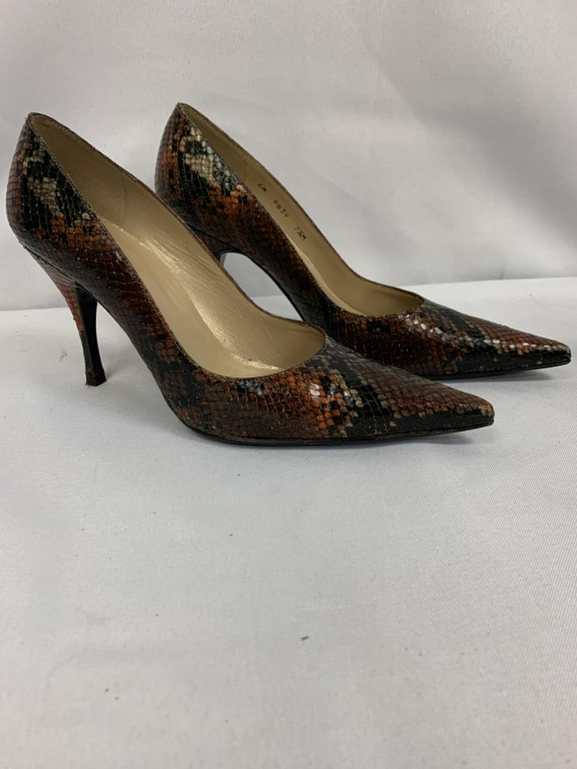WORN ONCE STUART WEITZMAN CLASSIC PUMPS HEELS 7.5: WORN once only. By Stuart Weitzman. Colorful classic pumps heels. Size 7.5. Third party shipping required.