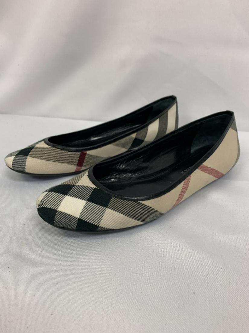 NEW BURBERRY NOVA CHECK PLAID SHOES FLATS 38 / 8: NEW NEVER WORN, Burberry black and white plaid print with black leather ballet flats shoes. Size 38 on inside of shoe. Third party shipping required.