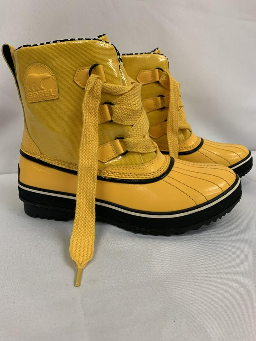 NEW SOREL YELLOW RUBBER WATERPROOF LACE UP BOOTS 9: NEW NEVER WORN, rubberized waterproof lace up boots. Size 9. Third party shipping required.