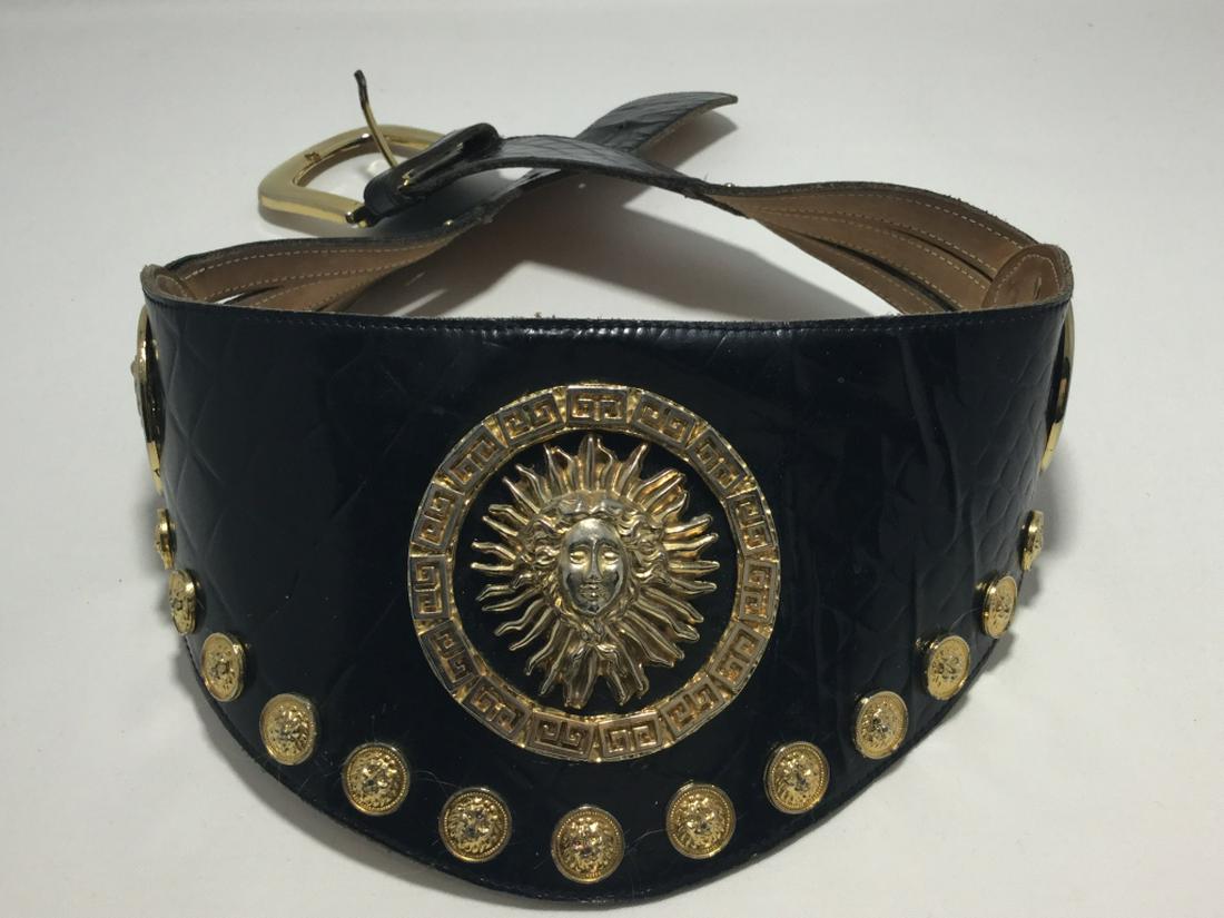 VINTAGE 80'S X WIDE MEDUSA MEDALLION BLACK BELT M: 29" in length from shortest hole to buckle. Fab belt. Good condition.