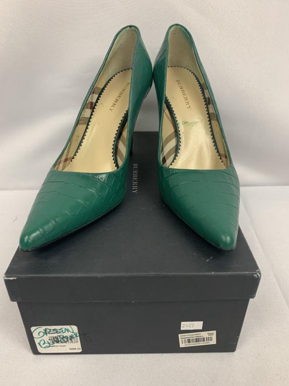 GREEN "ALLIGATOR" BURBERRY PUMPS 37 1/2: Very nice pair of women's Berry green "alligator pumps. Very gently worn. Size 7 1/2.