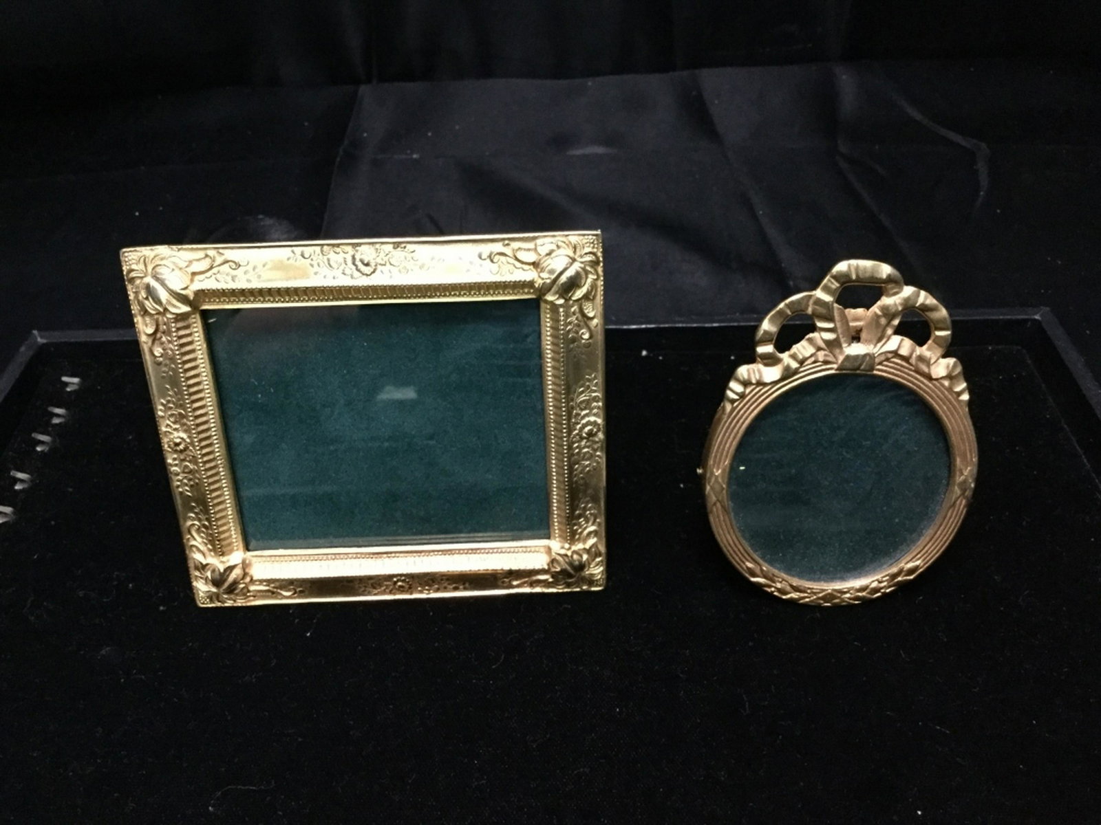 2 ANTIQUE PHOTO FRAMES ELIAS PEWTER 18K GOLD ROUND: Elias Fine Pewter Photo Frames. 18K Gold, Contains Silver 1. Dimensions: 4.25 x 4.75 Excellent Condition 2. Dimensions: 3.5" X 3" Excellent Condition