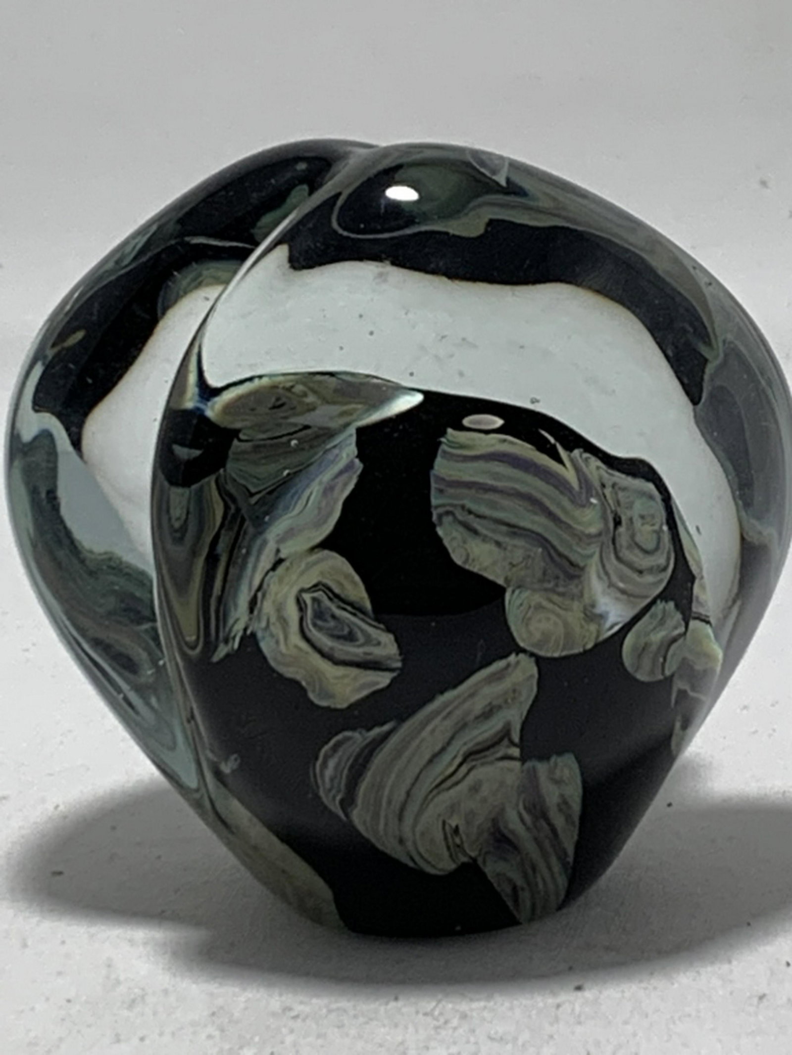 ROBERT EICKHOLT SIGNED FREE FORM PAPERWEIGHT: For your consideration is a very unusual, studio art glass paperweight made by Robert Eickholt. It is large and heavy. It is a free form shape. It measures approximately 4 1/2 inches wide and 4 1/4 in