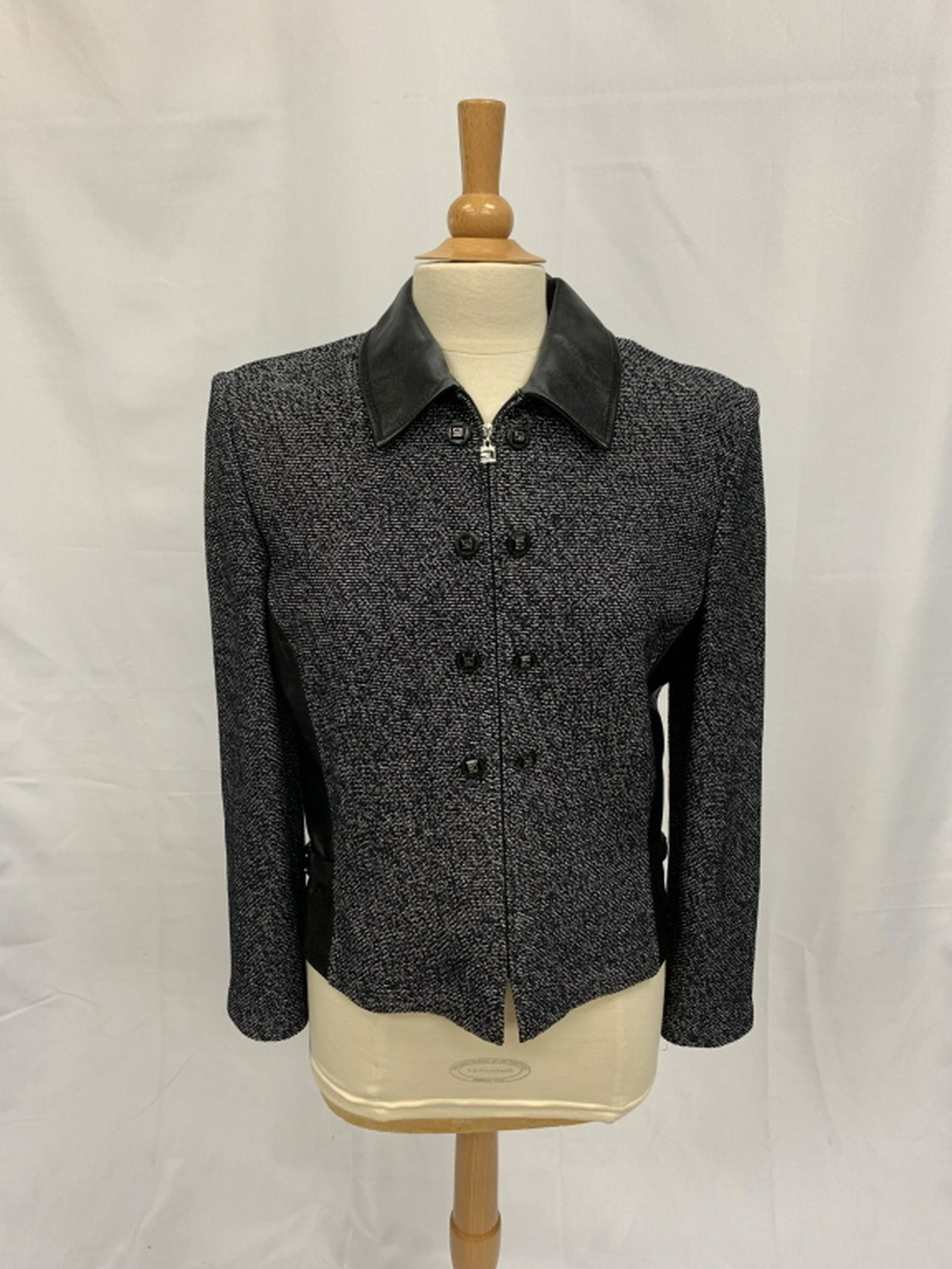 ST. JOHN WOMAN'S WOOL/LEATHER JACKET SZ 12: ST. JOHN WOMAN'S WOOL/LEATHER JACKET SZ 12 Black and white wool and leather jacket with zipper. 6 buttons and zipper are all stamperd with "SJ" logo.