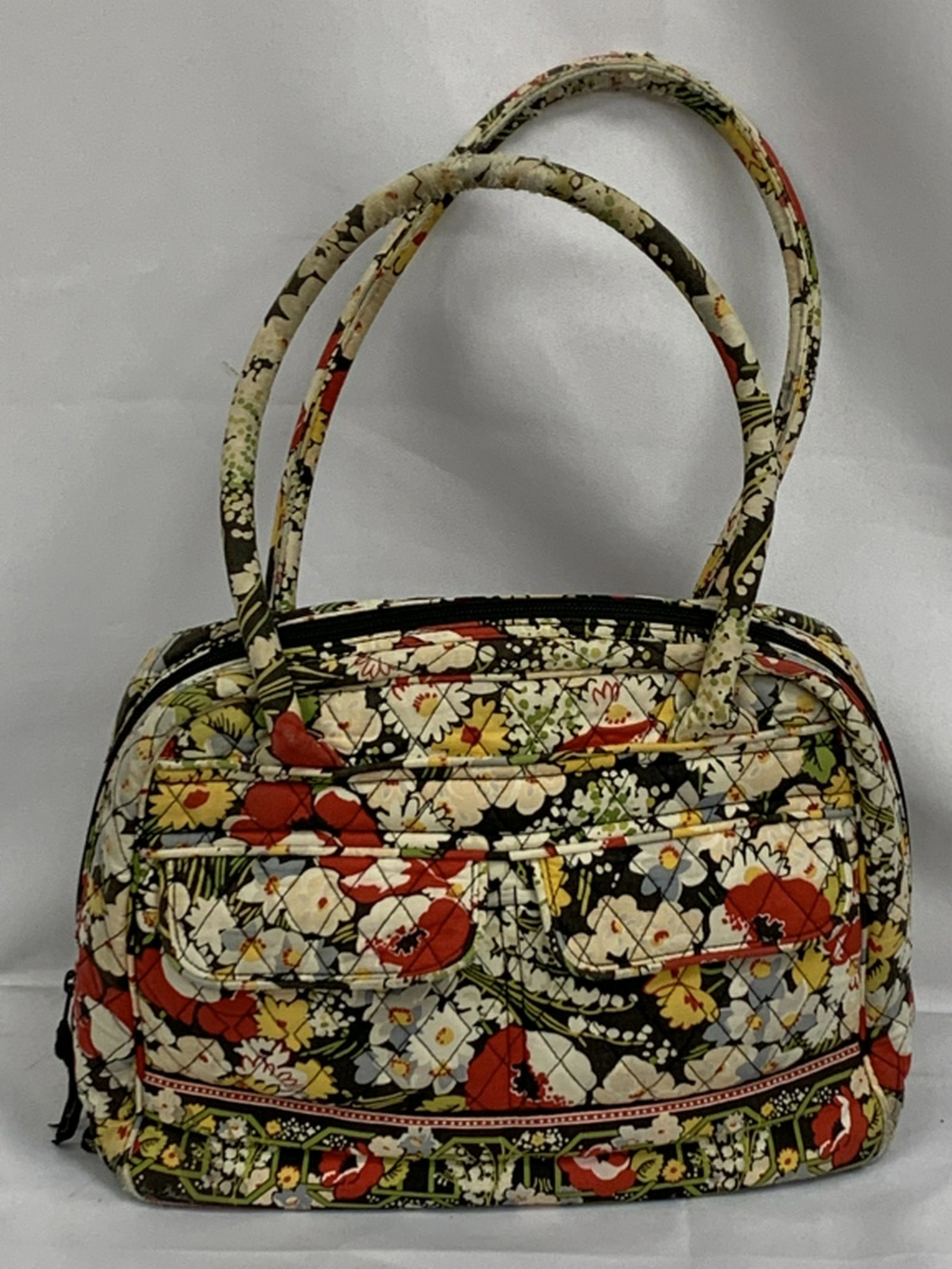 VERA BRADLEY HANDBAG: Beautiful Vera Bradley cloth bag. 10 3/4" x 12"