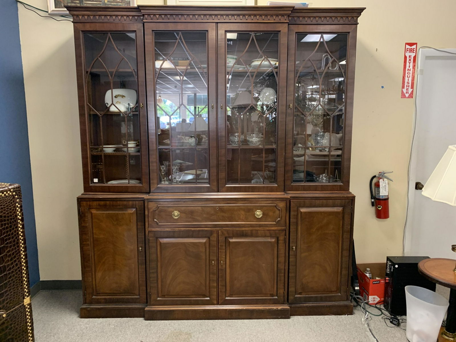Thomasville Elegant Wood China Cabinet Wall Unit Sep 08 2019