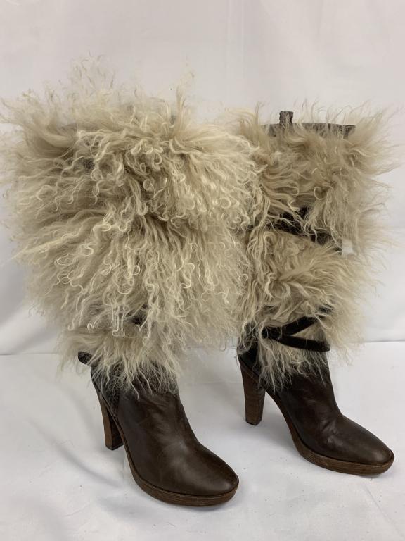 NEW NIKE AIR FAB FUR TOPPED SHAFT WINTER BOOTS 9.5: NEW NEVER WORN BY Nike Air. Fabulous sherpa luxurious fur topped boots in deep burgundy leather with high heels. Size 9.5 ladies US. Third party shipping required.