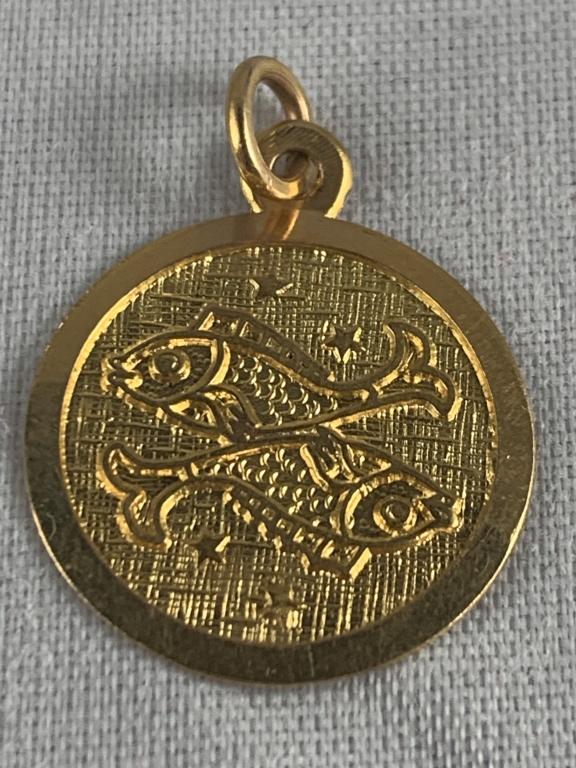 PIECES 22K GOLD CHARM: 22K gold Pieces charm. 1.5g