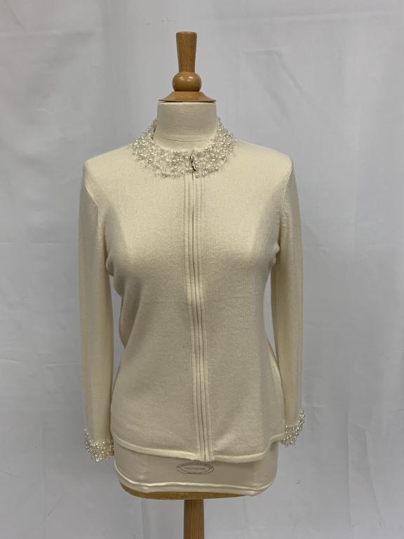 PECK & PECK PURE CASHMERE SWEATER SIZE L: PECK & PECK PURE CASHMERE SWEATER SIZE Large 100% 2-Ply Cashmere Sweater decorated with faux pearls and crystals around neck and end of sleeve. Full length zipper.