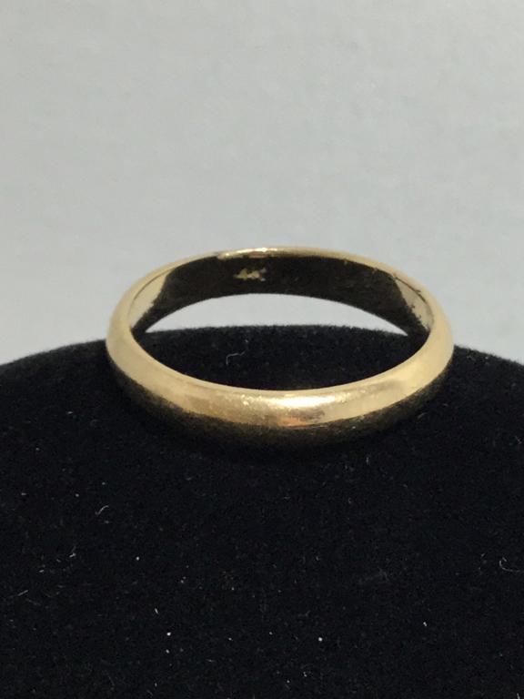 14K YELLOW GOLD PERFECT SIMPLE WEDDING BAND SZ 5: Delicate and small perfectly simple wedding band in 14k yellow gold. 2.3 grams total weight. One mark on the ring from resizing. See pictures. Third party shipping required.