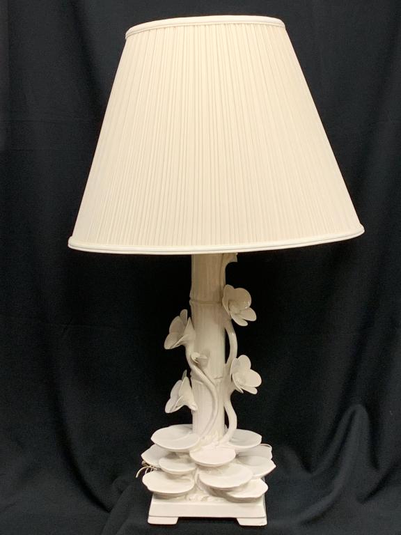 VINTAGE ITALIAN WHITE PORCELAIN FLOWER VINE LAMP (1 of 8)