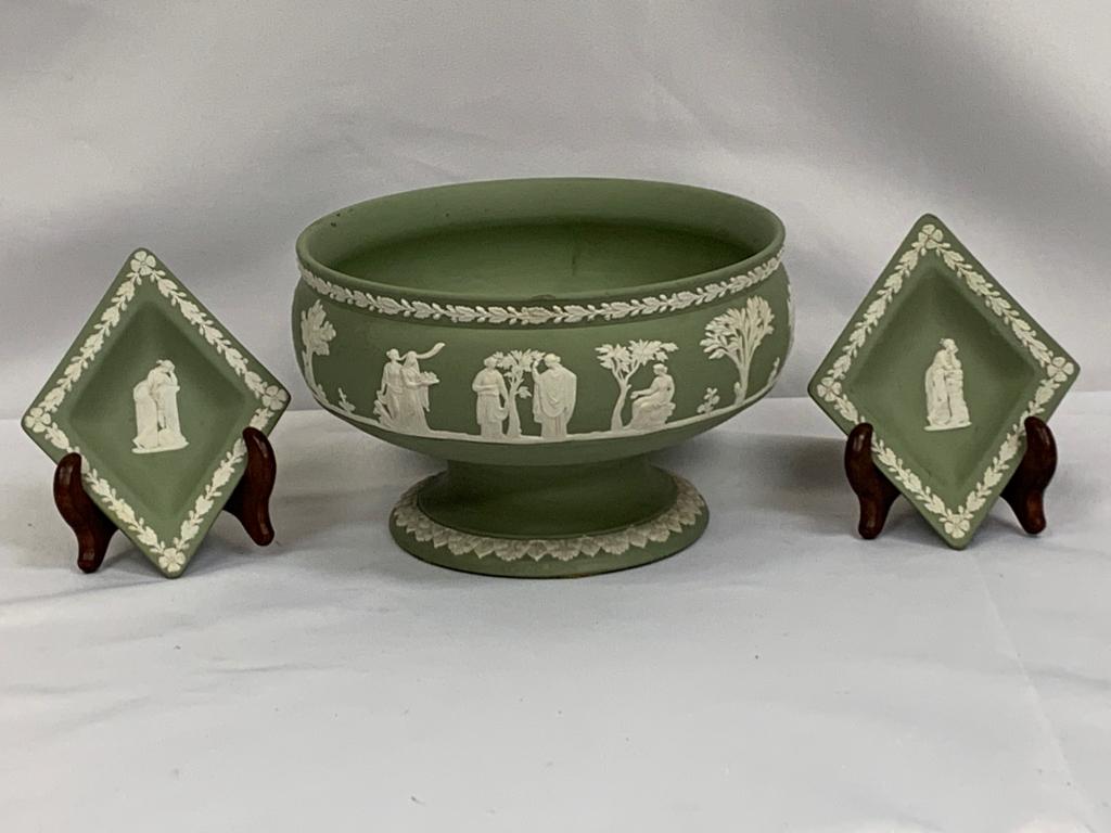 WEDGWOOD GREEN JASPERWARE BOWL & 2 TRIVETS LOT (1 of 6)